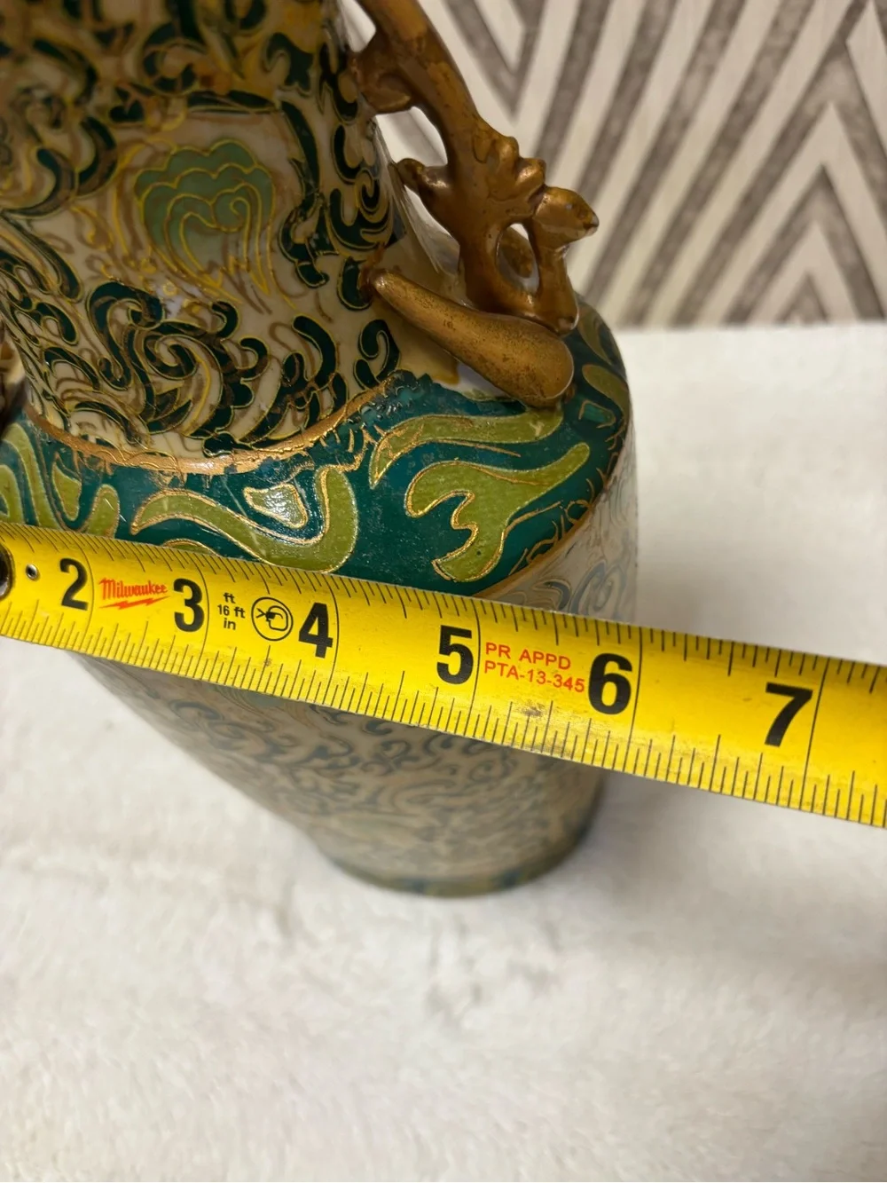 Vintage porcelain Japanese Asian vase